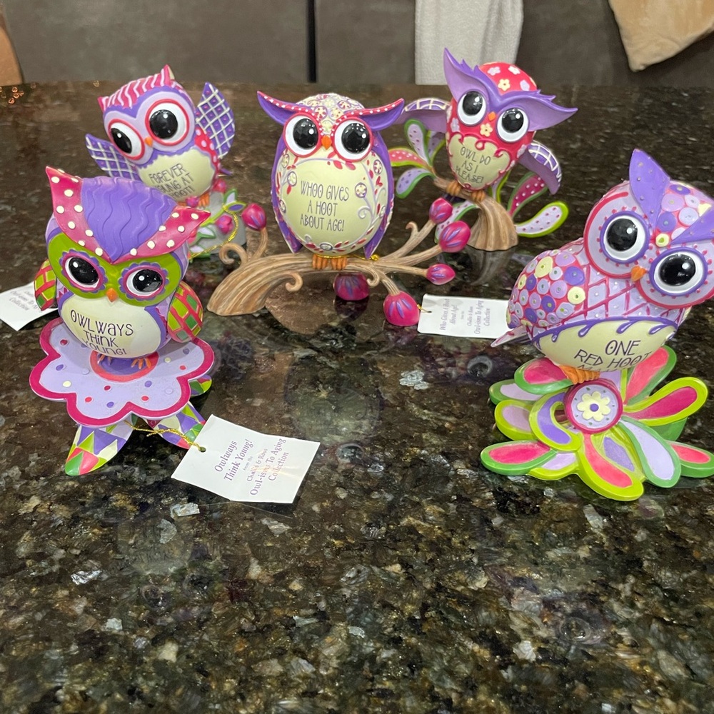 Set of 5 owl figurines